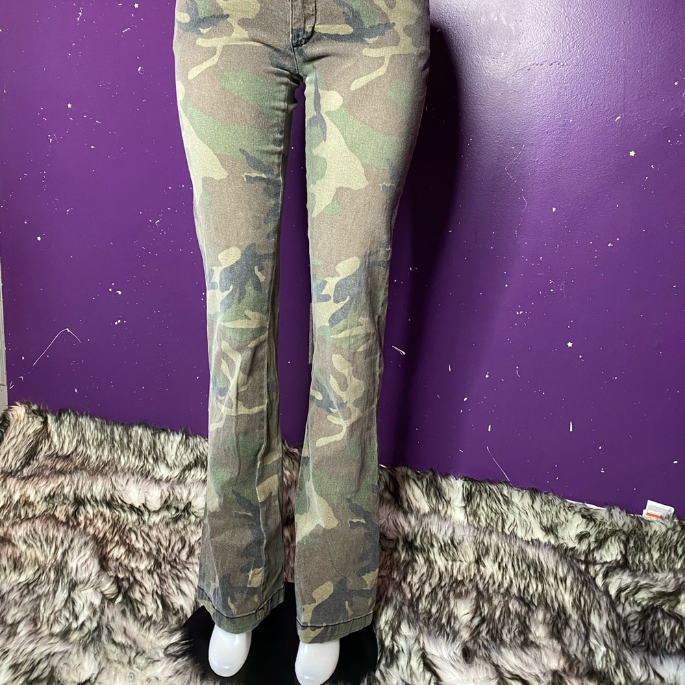 Chor size 7 extra long, low rise, stretch boot cut camo pants with snap close.